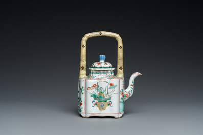 Th&eacute;i&egrave;re couverte en porcelaine de Chine famille verte, Kangxi