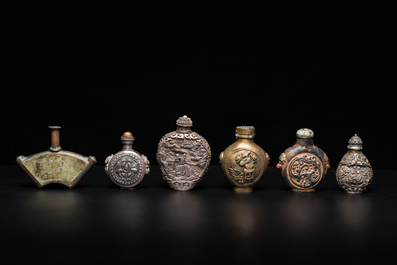 Eleven Chinese Canton enamel, cloisonn&eacute;, silver and other metal snuff bottles, 19/20th C.