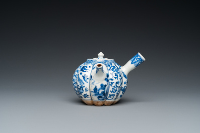 Bouilloire en porcelaine Arita de Japon en bleu et blanc, Edo, 17/18&egrave;me