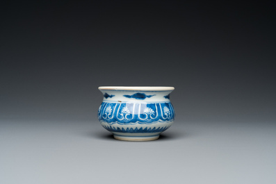 A small Chinese blue and white censer, Kangxi