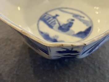 Bol de forme carr&eacute;e en porcelaine de Chine en bleu et blanc, marque de Chenghua, Kangxi