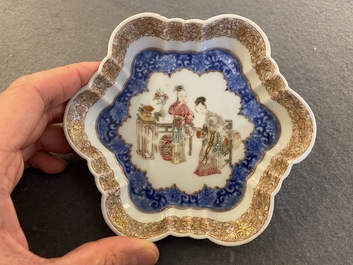 Support de th&eacute;i&egrave;re en porcelaine de Chine famille rose, Yongzheng/Qianlong