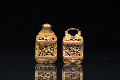 Boucle en bronze dor&eacute; et agate, Chine, fin Ming/d&eacute;but Qing