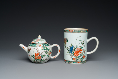 A Chinese famille verte teapot and a mug, Kangxi