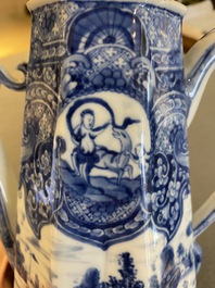 Cafeti&egrave;re couverte en porcelaine de Chine en bleu et blanc &agrave; d&eacute;cor de 'La d&eacute;esse Europe et le taureau', Kangxi