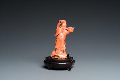 A Chinese red coral carving of Guanyin with a fan, 19/20th C.