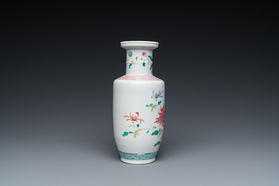 Vase de forme rouleau en porcelaine de Chine famille rose, marque de Daoguang, 19&egrave;me