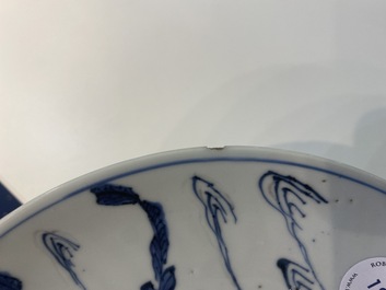 Assiette en porcelaine de Chine en bleu, blanc et rouge de cuivre de type ko-sometsuke pour le march&eacute; japonais, &eacute;poque Transition