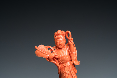 A Chinese red coral carving of Guanyin with a fan, 19/20th C.