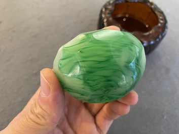 Two Chinese amber-coloured and jadeite-simulating Beijing glass brush washers, 19/20th C.