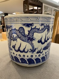 A Chinese blue and white 'dragons' censer, 19th C.
