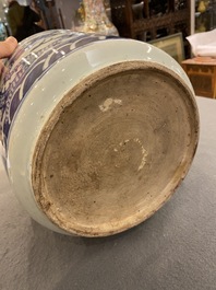 A Chinese blue and white 'dragons' censer, 19th C.