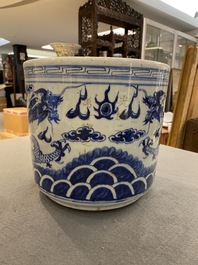 A Chinese blue and white 'dragons' censer, 19th C.