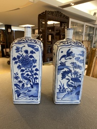 A pair of Chinese blue and white kraak porcelain bottles, Wanli