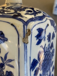 A pair of Chinese blue and white kraak porcelain bottles, Wanli