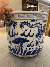A Chinese blue and white 'dragons' censer, 19th C.