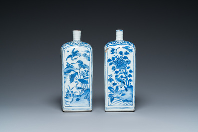 A pair of Chinese blue and white kraak porcelain bottles, Wanli