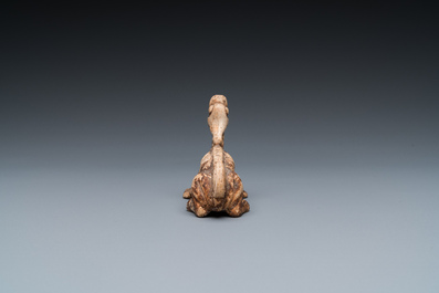 Een klein Chinees terracotta 'mingqi' model van een mythisch dier, Han