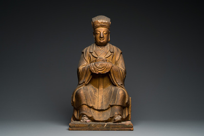 Een grote Chinese vergulde stucco en houten sculptuur van de tao&iuml;stische Jadekeizer, 17e eeuw
