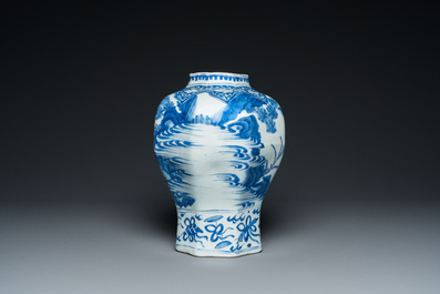 Een Chinese blauw-witte octagonale vaas, Transitie periode