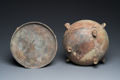 A rare Chinese bronze ritual 'Zhan' food vessel and cover, Spring and Autumn period