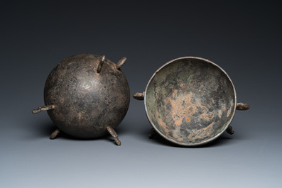 Rare r&eacute;cipient rituel couvert en bronze de type 'Dui', Chine, P&eacute;riode des Royaumes combattants