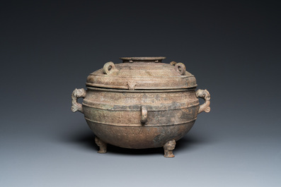 A rare Chinese bronze ritual 'Zhan' food vessel and cover, Spring and Autumn period