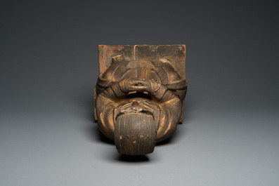 Importante sculpture de l'Empereur de Jade tao&iuml;ste en stuc dor&eacute; et bois sculpt&eacute;, Chine, 17&egrave;me