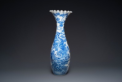 Exceptionnel grand vase en porcelaine Arita de Japon en bleu et blanc &agrave; d&eacute;cor de tigres, Meiji, 19&egrave;me