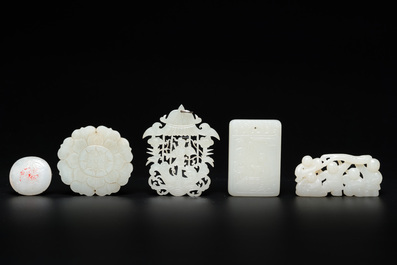 Five Chinese celadon and white jade carvings, 19/20th C.
