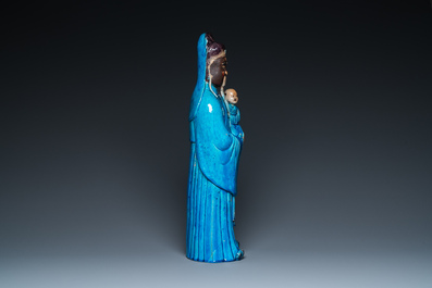 Een grote Chinese deels gelakte turquoise-geglazuurde figuur van de sterrengod 'Fuxing', 18/19e eeuw