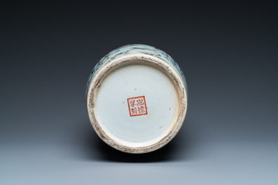 Een Chinese qianjiang cai vaas, gesigneerd He Minggu 何明谷, gedateerd 1934