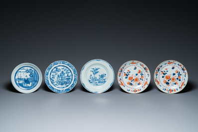 15 Chinese blue and white and Imari-style dishes and a teapot, Kangxi and later