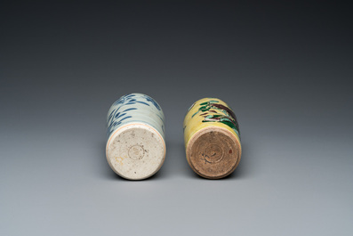 Deux vases de forme rouleau en porcelaine de Chine en bleu et blanc et famille jaune, &eacute;poque Transition et 19&egrave;me