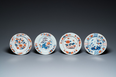 15 Chinese blauw-witte en Imari-stijl schotels en een theepot, Kangxi en later