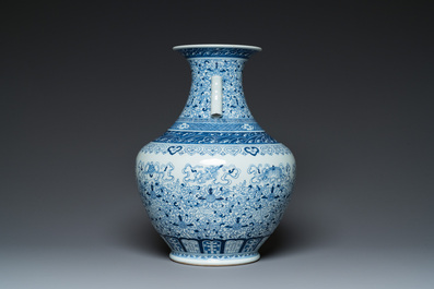 Een Chinese blauw-witte 'hu' vaas met bajixiang decor, Qianlong merk, Republiek