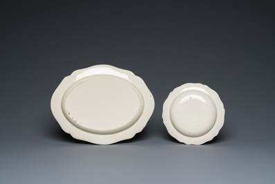 Plat et assiette en fa&iuml;ence fine de Wedgwood &agrave; sujet maritime &agrave; inscription 'Joannes et Agnes van den Hove - Ostende', Angleterre, une dat&eacute;e 1785