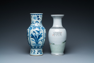 Een Chinese blauw-witte vaas en een famille rose vaas, 19e en 20e eeuw