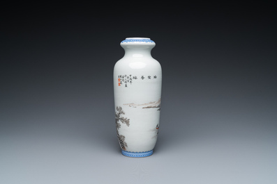 Vase en porcelaine de Chine &agrave; d&eacute;cor d'un paysage hivernale, sign&eacute; He Xuren 何許人, dat&eacute; 1934