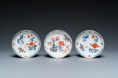 15 Chinese blue and white and Imari-style dishes and a teapot, Kangxi and later