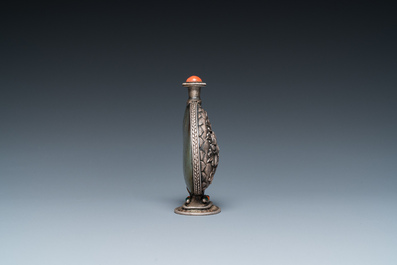 A Chinese jade and silver snuff bottle, 19th C.