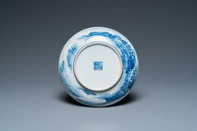 Assiette en porcelaine de Chine en bleu et blanc, marque et &eacute;poque de Daoguang