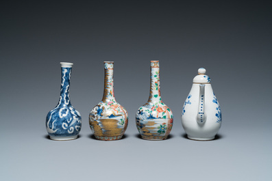 Quatre vases en porcelaine de Chine famille rose, un bol et une verseuse couverte en bleu et blanc, 19&egrave;me