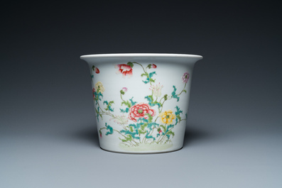 A Chinese famille rose plate and a jardini&egrave;re, Yongzheng and Hongxian mark, Republic