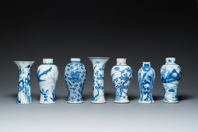 Zeven Chinese blauw-witte vazen, Kangxi