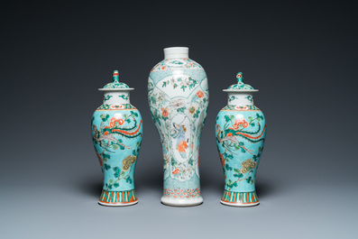 Trois vases en porcelaine de Chine famille verte, 19&egrave;me