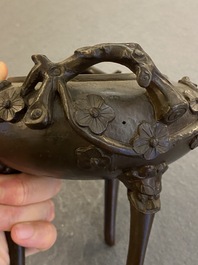 Br&ucirc;le-parfum tripod couvert en bronze, Chine, 19&egrave;me