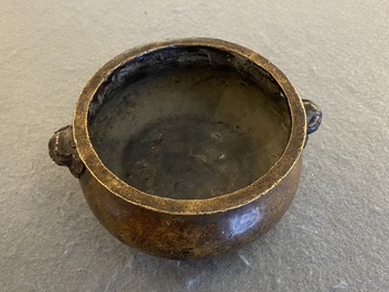 A Chinese bronze censer, Xuande mark, 18/19th C.