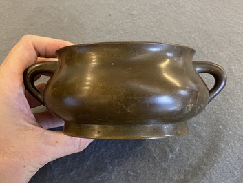 Een Chinese bronzen wierookbrander, Xuande merk, 18e eeuw