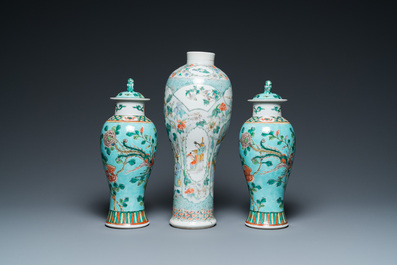 Drie Chinese famille verte vazen, 19e eeuw